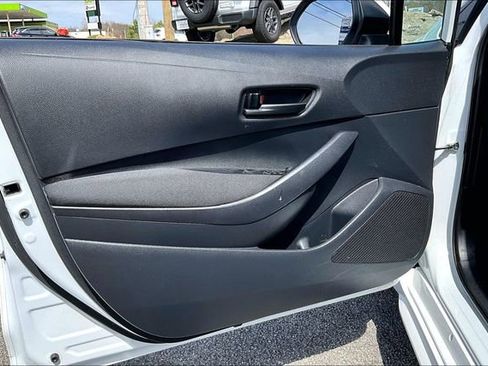 Used 2025 Toyota Corolla LE FWD image 17