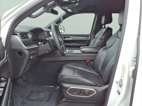 Used 2024 Jeep Wagoneer Series III AWD/4WD image 17
