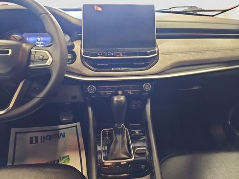 Used 2022 Jeep Compass Latitude image 12