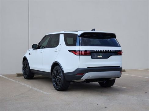 Used 2025 Land Rover Discovery S image 3