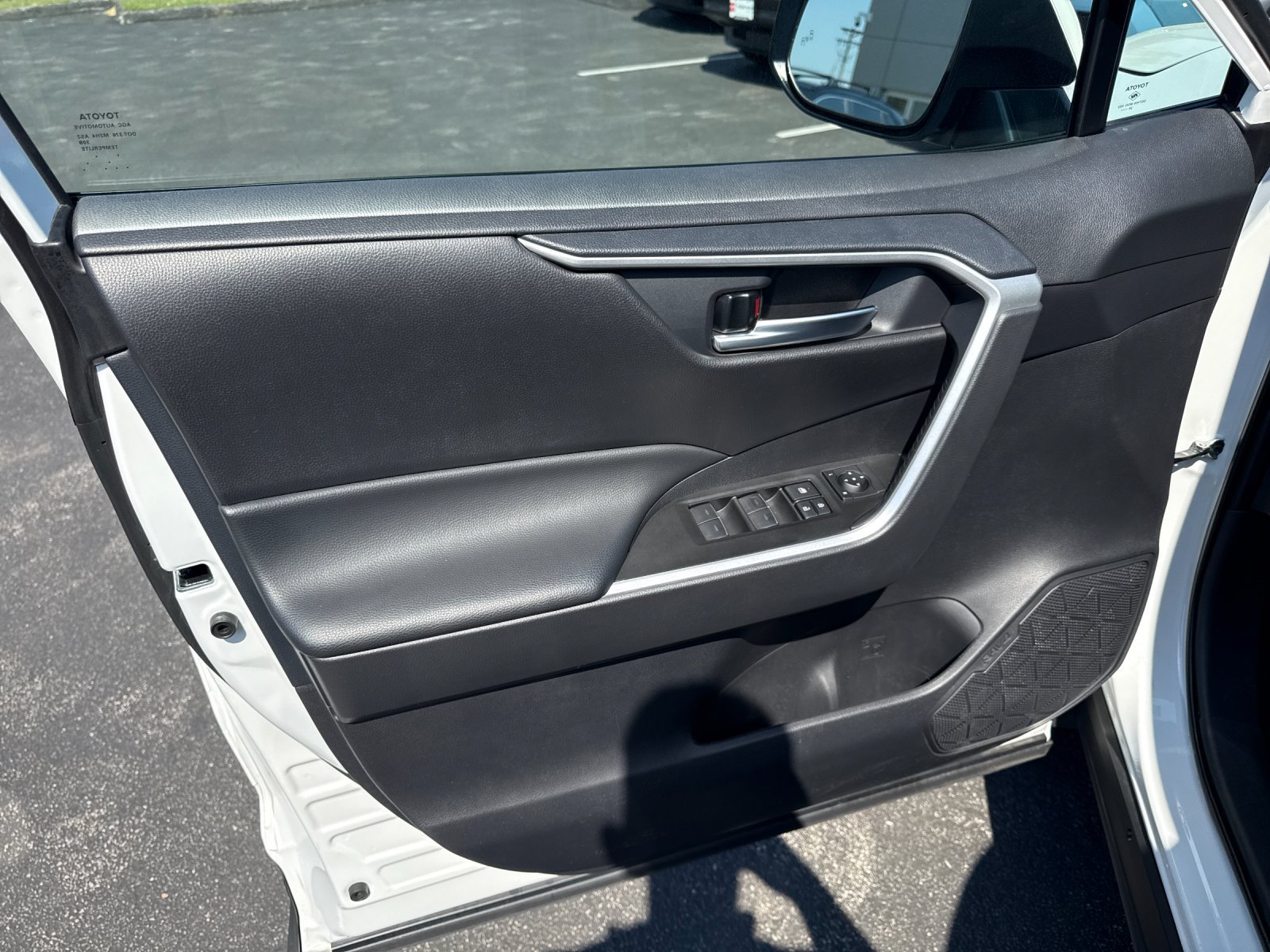 Used 2025 Toyota RAV4 XLE w/ Weather Package AWD/4WD image 11