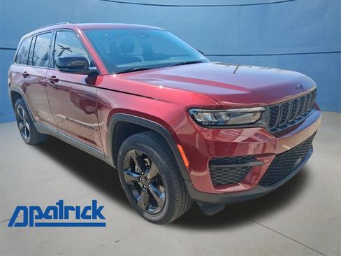 Used 2023 Jeep Grand Cherokee Altitude image 1