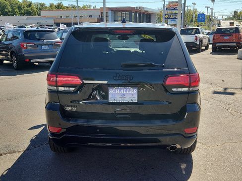 Used 2022 Jeep Grand Cherokee Laredo X image 5