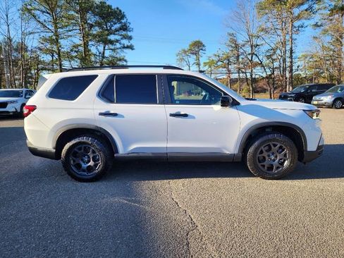 Used 2023 Honda Pilot TrailSport image 6