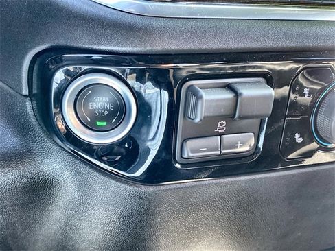 Used 2025 Chevrolet Silverado 1500 LT image 9