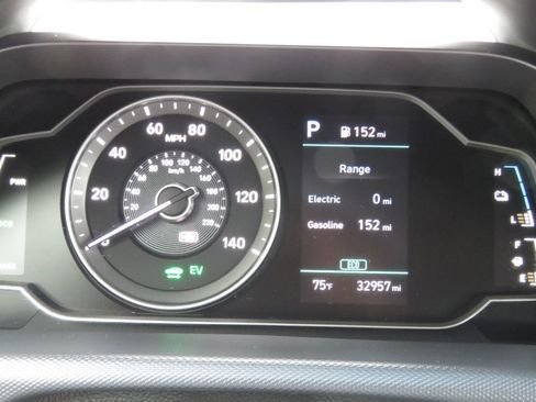 Used 2021 Hyundai Ioniq SE FWD image 19