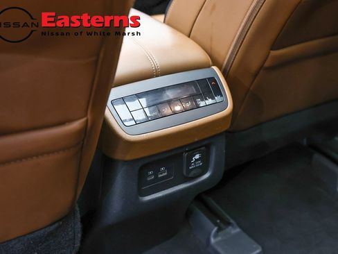 Used 2024 Nissan Pathfinder Platinum w/ Black Appearance Package AWD/4WD image 23