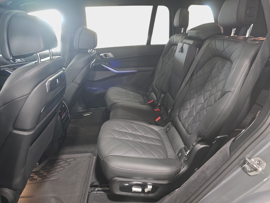 Used 2024 BMW X7 xDrive40i w/ M Sport Package AWD/4WD image 21