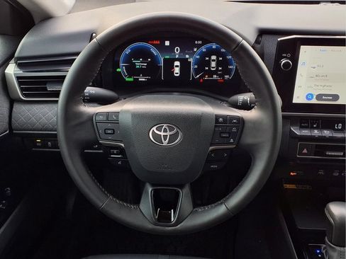Used 2025 Toyota Camry XLE FWD image 20