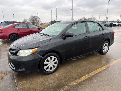 Used 2011 Toyota Corolla LE image 1
