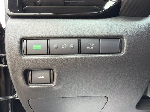 Used 2025 Nissan Sentra SV FWD image 24