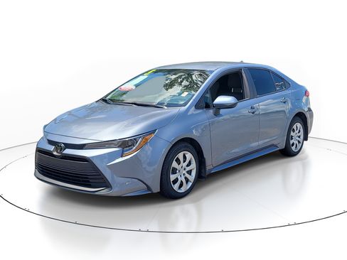 Certified 2025 Toyota Corolla LE FWD image 3