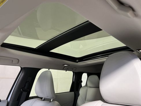 Used 2025 Mitsubishi Outlander SEL image 24