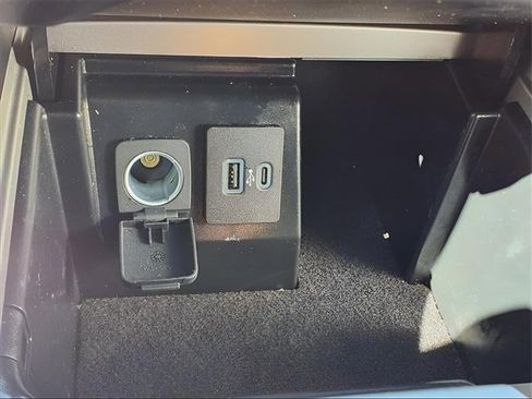 Used 2023 Ford Explorer XLT w/ Equipment Group 202A image 25