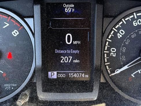 Used 2017 Toyota Tacoma TRD Off-Road w/ Tow Package (A/T) image 12