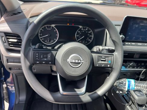 Used 2023 Nissan Rogue SV FWD image 10