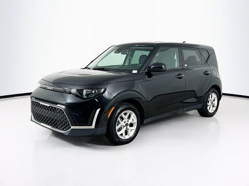 Used 2025 Kia Soul LX w/ LX Technology Package FWD image 3
