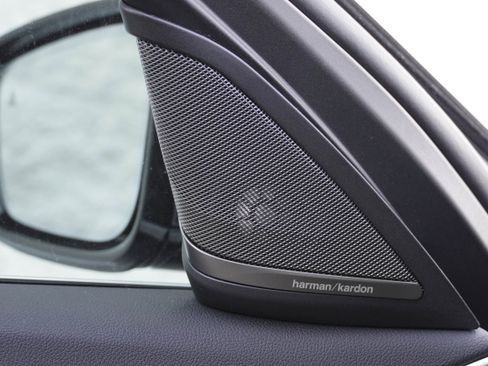 Used 2021 BMW 540i w/ Premium Package image 16