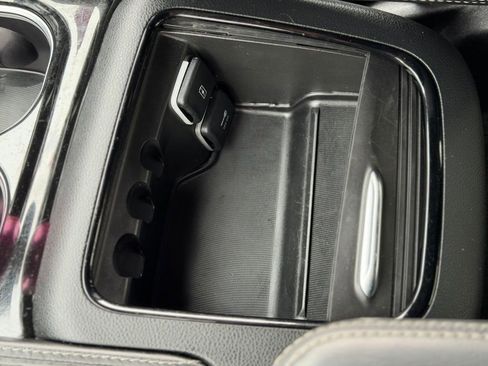 Used 2023 Chrysler Pacifica Limited w/ S Appearance Package FWD image 20