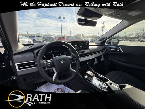 New 2026 Mitsubishi Outlander SE image 14