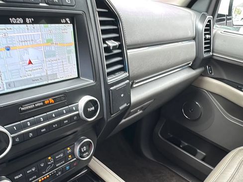 Used 2018 Ford Expedition Limited w/ Equipment Group 302A AWD/4WD image 21