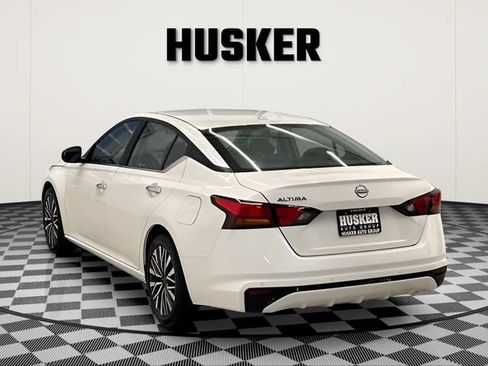 Used 2025 Nissan Altima 2.5 SV FWD image 4
