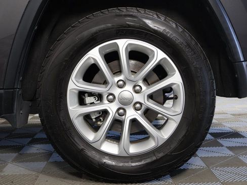 Used 2021 Jeep Grand Cherokee Laredo RWD image 15
