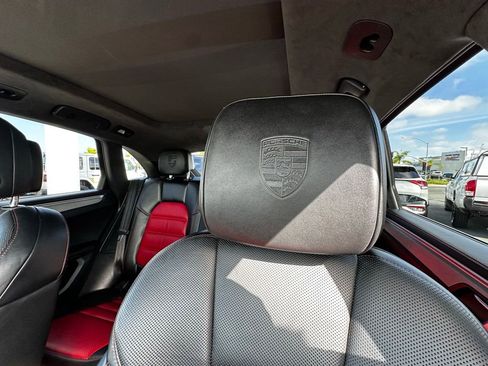 Used 2018 Porsche Macan Turbo AWD/4WD image 12