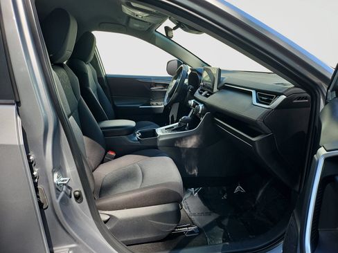 Used 2025 Toyota RAV4 XLE FWD image 17