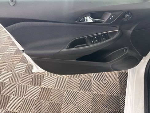 Used 2018 Chevrolet Cruze LT w/ Convenience Package image 18