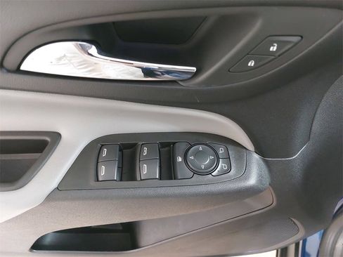 Used 2023 Chevrolet Equinox LS w/ LS Convenience Package image 31