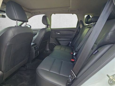 Used 2024 Nissan Rogue SV w/ SV Premium Package FWD image 17