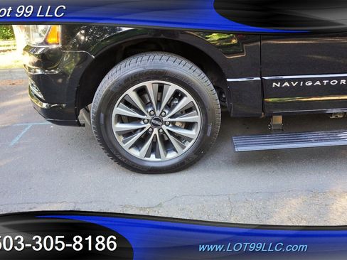 Used 2017 Lincoln Navigator Select AWD/4WD image 41