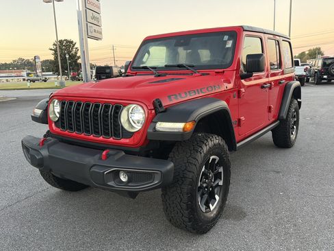Used 2025 Jeep Wrangler Unlimited Rubicon image 2