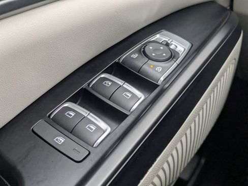 Used 2023 Kia Carnival LX image 25