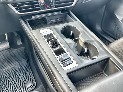 Used 2025 Volkswagen Atlas SE image 17