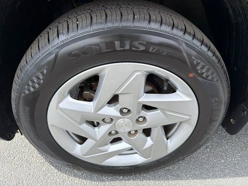 Used 2024 Hyundai Kona SE FWD image 11