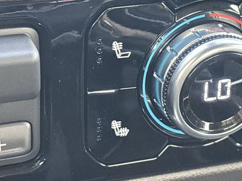 Used 2025 GMC Sierra 1500 Elevation w/ Preferred Package image 18