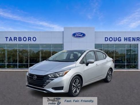 Used 2025 Nissan Versa SV FWD image 1