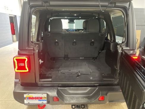 Used 2025 Jeep Wrangler Unlimited Rubicon image 29