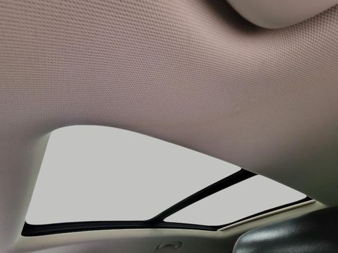 Used 2022 Buick Envision Essence w/ Sport Touring Package image 25