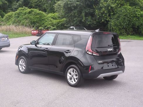 Used 2023 Kia Soul LX w/ LX Technology Package FWD image 7