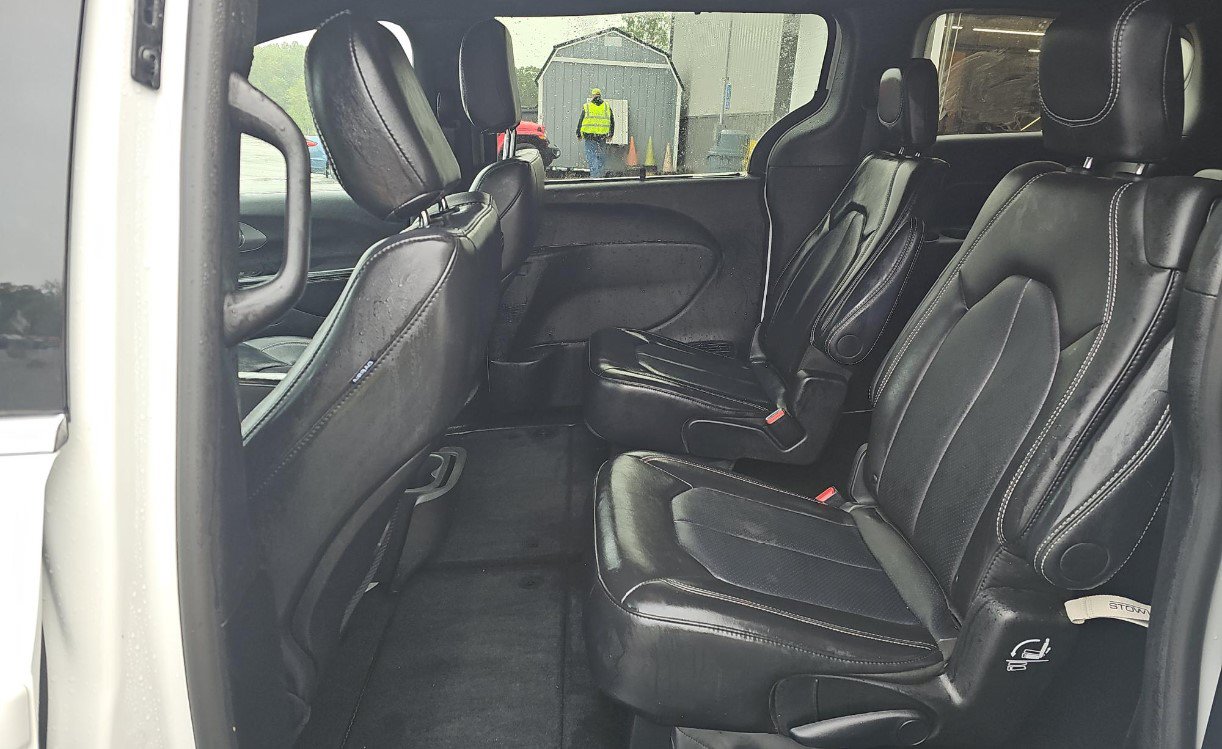 Used 2026 Chrysler Pacifica Select FWD image 10