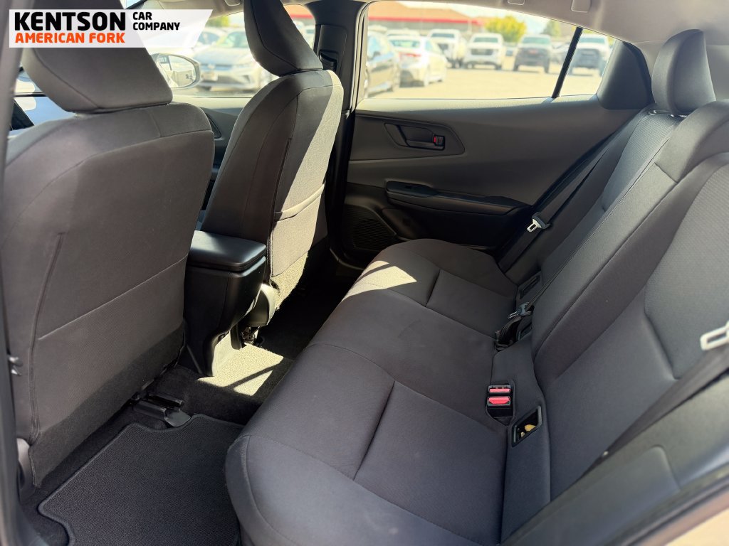 Used 2025 Toyota Prius LE AWD/4WD image 32