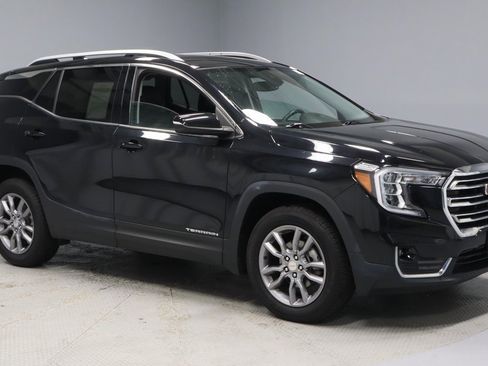 Used 2022 GMC Terrain SLT w/ LPO, Floor Liner Package image 1