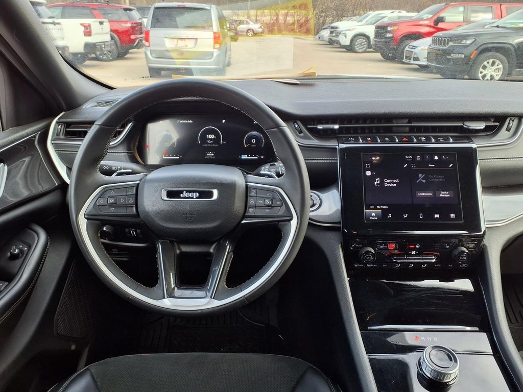 Used 2023 Jeep Grand Cherokee Altitude AWD/4WD image 10
