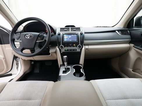 Used 2012 Toyota Camry LE image 5