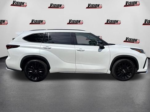Used 2024 Toyota Highlander XSE AWD/4WD image 4