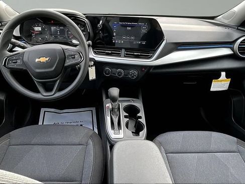 New 2026 Chevrolet Trax LS w/ LS Convenience Package FWD image 5