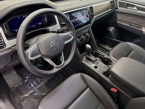 Used 2023 Volkswagen Atlas SE w/ Panoramic Sunroof Package FWD image 7